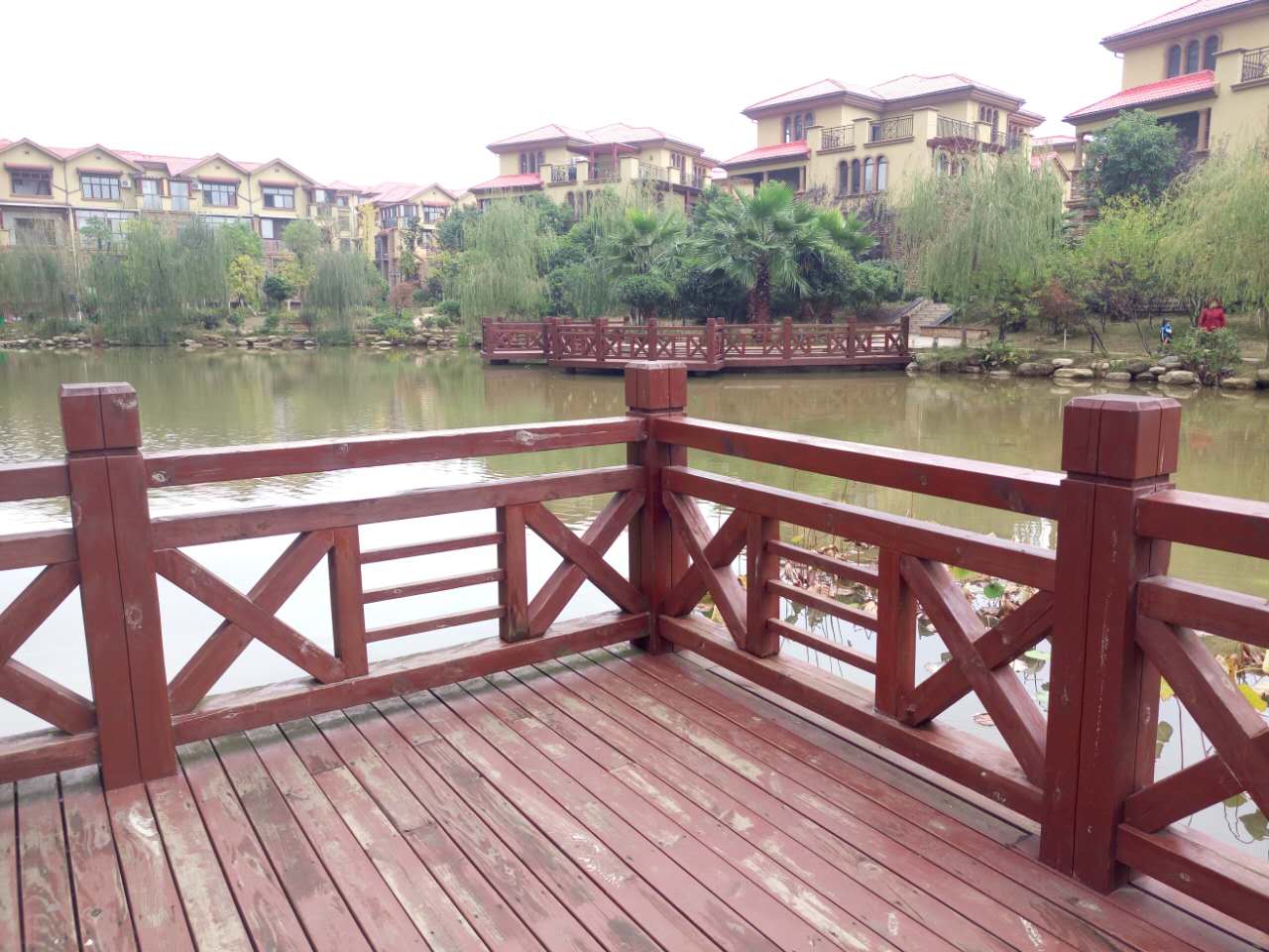 防腐木围栏护栏.jpg 防腐木围栏护栏.jpg