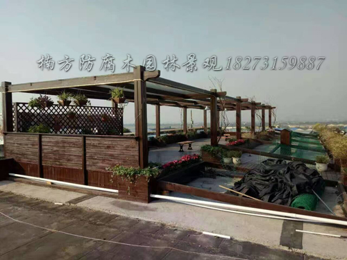 防腐木屋顶花园.jpg 防腐木屋顶花园.jpg