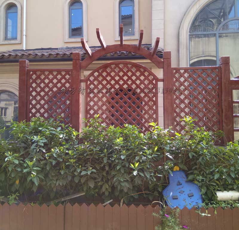 防腐木屏风.jpg 防腐木屏风.jpg