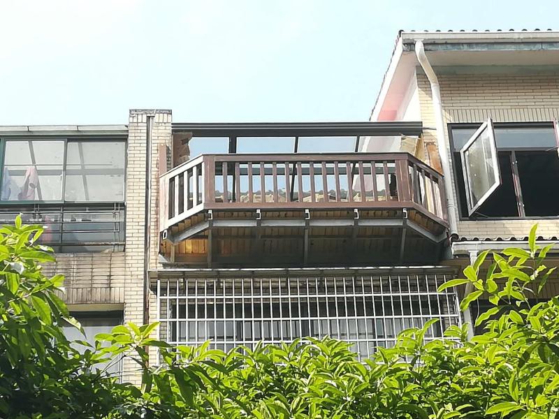 防腐木平台.jpg 防腐木平台.jpg