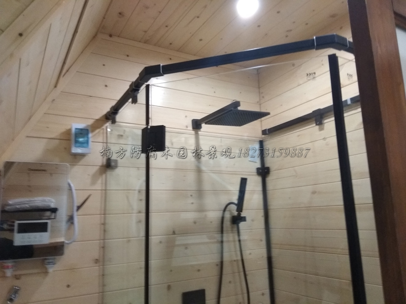 防腐木木屋室内卫生间.jpg 防腐木木屋室内卫生间.jpg