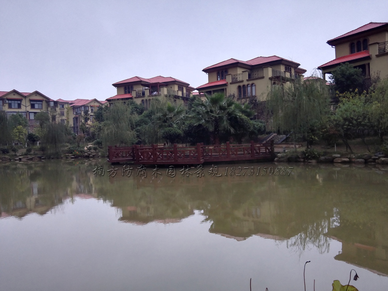 防腐木亲水平台.jpg 防腐木亲水平台.jpg